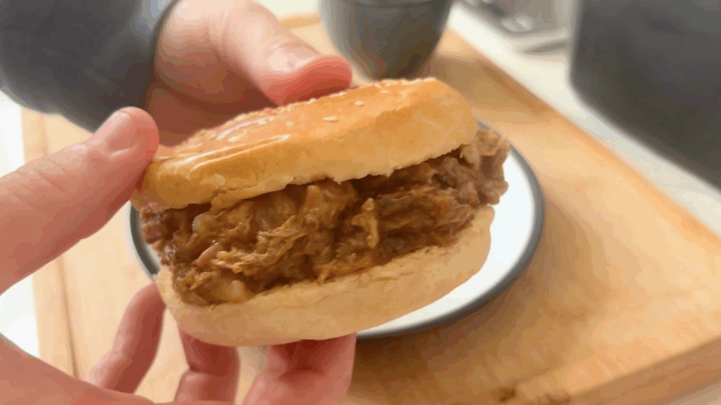 Slow Cooker Pulled Pork Recipe (Tender, Juicy & Full of Flavour)